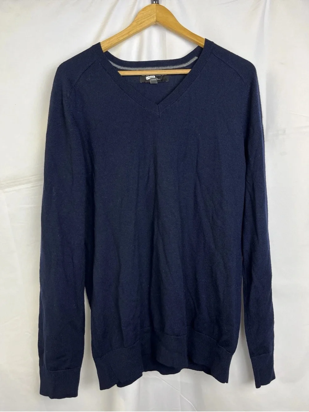 Banana Republic Men’s Navy Blue Extra Fine Merino Wool Sweater V Neck Size L